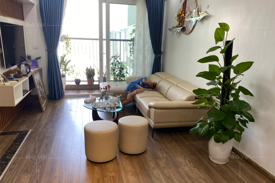 Khám phá bộ sofa phòng khách nhà chị Linh - Chung cư Riverside Garden - 349 Vũ Tông Phan
