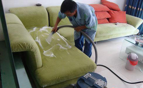 Giặt ghế sofa vải mang lại bộ sofa đẹp hơn cho phòng khách 1