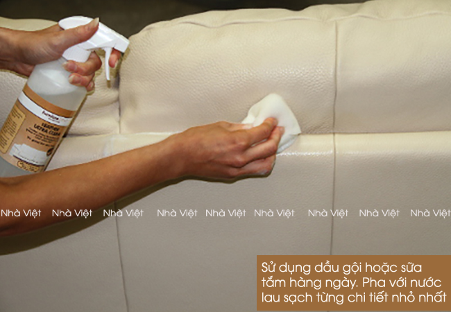 Kinh nghiệm làm sạch sofa da phòng khách màu trắng